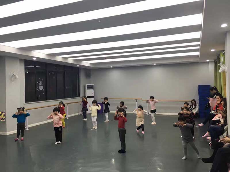 天津舞光十色艺培中心舞蹈室麻豆传煤一区免费入站口
